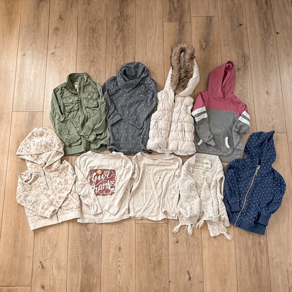 GIRLS COZY AND PREPPY FALL AND WINTER CLOTHING BUNDLE SIZE XS/4T/5T - Picture 1 of 9